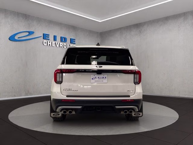 2025 White Metallic Ford Explorer Platinum 4X4 SUV