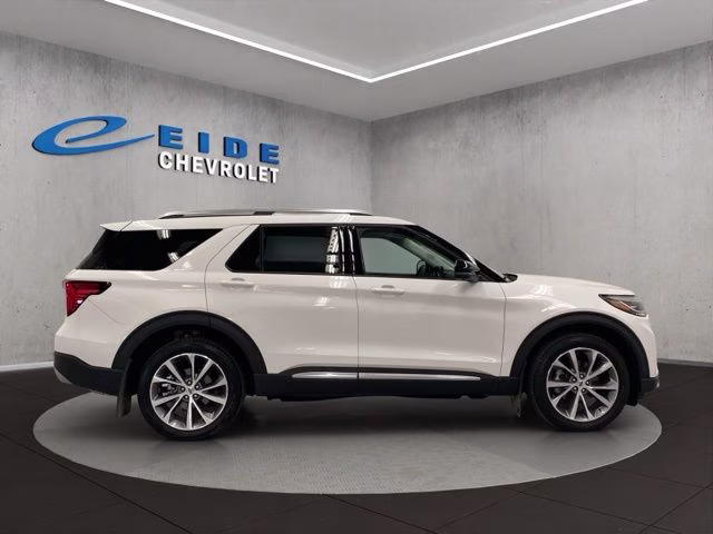 2025 White Metallic Ford Explorer Platinum 4X4 SUV