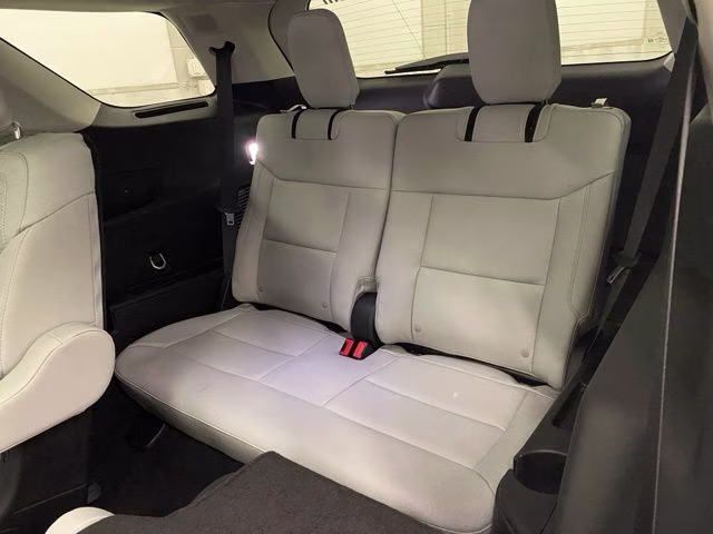 2025 White Metallic Ford Explorer Platinum 4X4 SUV