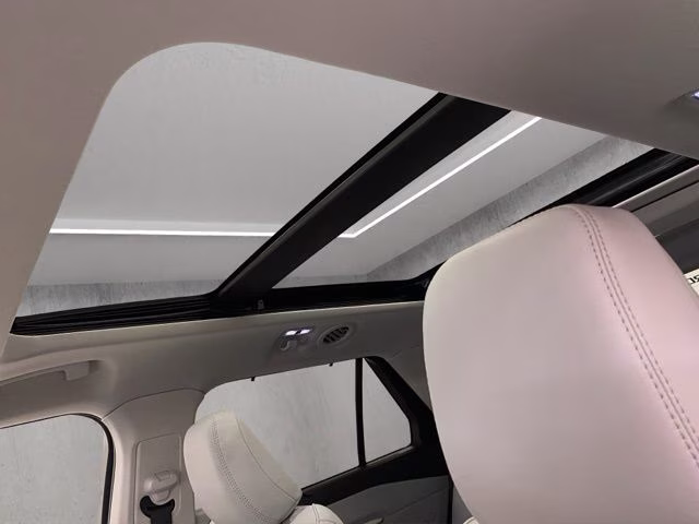 2025 White Metallic Ford Explorer Platinum 4X4 SUV