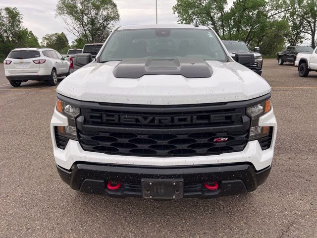2024 Summit White Chevrolet Silverado 1500 Custom Trail Boss 4X4 Truck