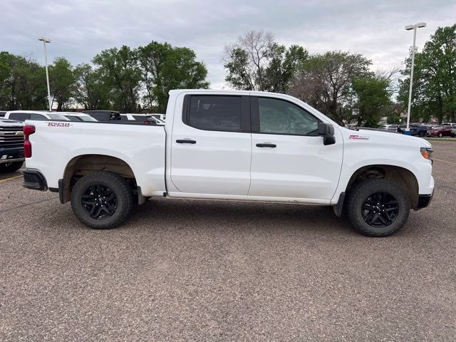 2024 Summit White Chevrolet Silverado 1500 Custom Trail Boss 4X4 Truck