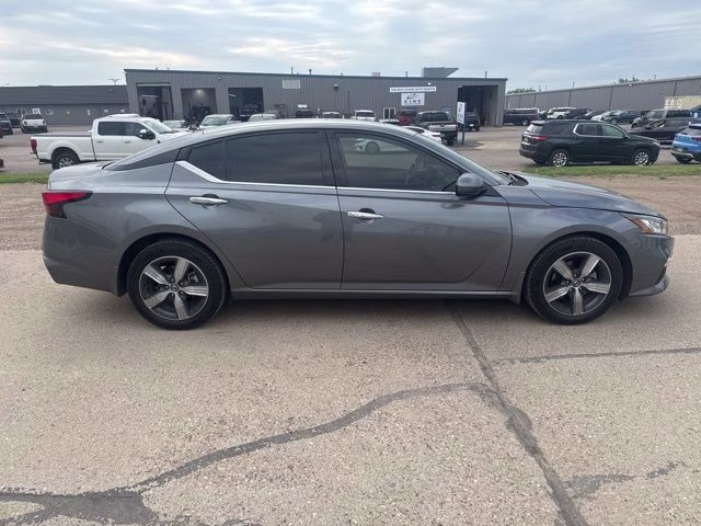 2020 Gun Metallic Nissan Altima 2.5 SL AWD Sedan