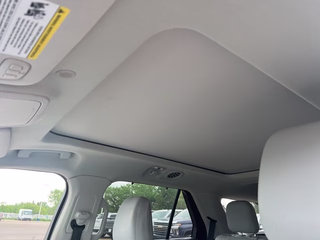 2025 White Metallic Ford Explorer Platinum 4X4 SUV