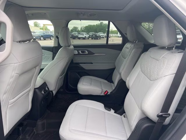 2025 White Metallic Ford Explorer Platinum 4X4 SUV