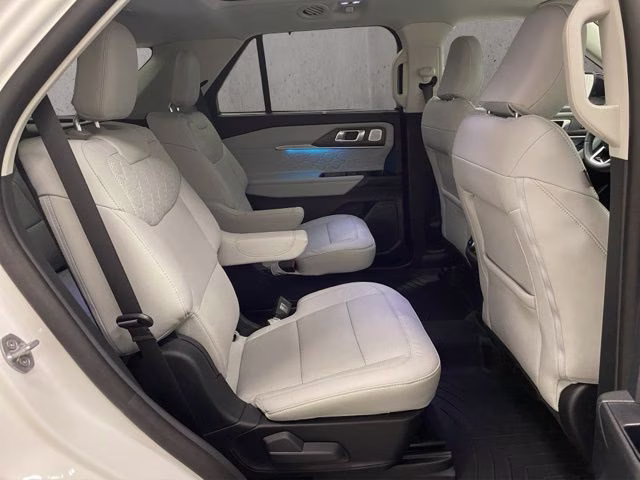 2025 White Metallic Ford Explorer Platinum 4X4 SUV