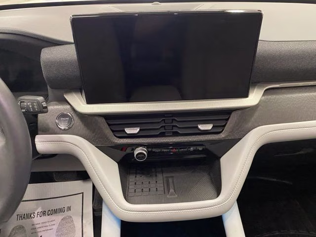 2025 White Metallic Ford Explorer Platinum 4X4 SUV