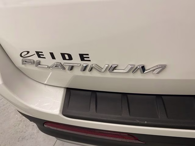 2025 White Metallic Ford Explorer Platinum 4X4 SUV