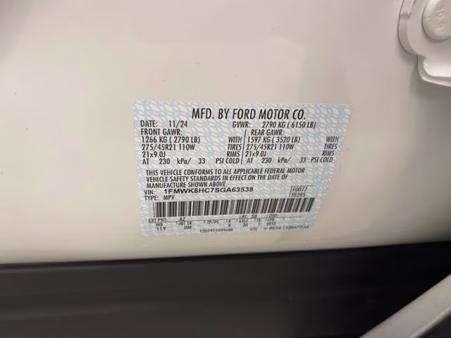 2025 White Metallic Ford Explorer Platinum 4X4 SUV