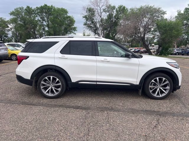 2025 White Metallic Ford Explorer Platinum 4X4 SUV