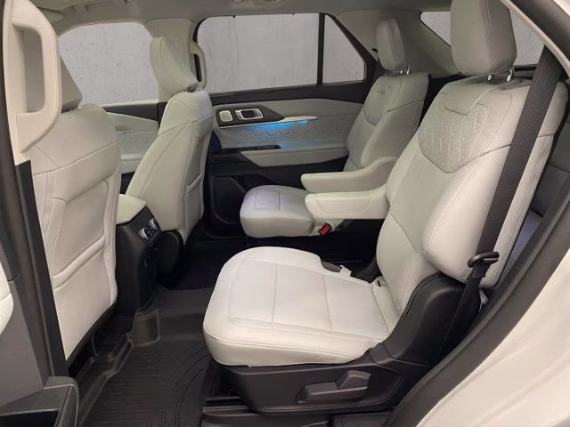 2025 White Metallic Ford Explorer Platinum 4X4 SUV