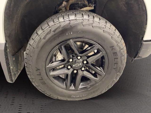 2024 Summit White Chevrolet Silverado 1500 Custom Trail Boss 4X4 Truck