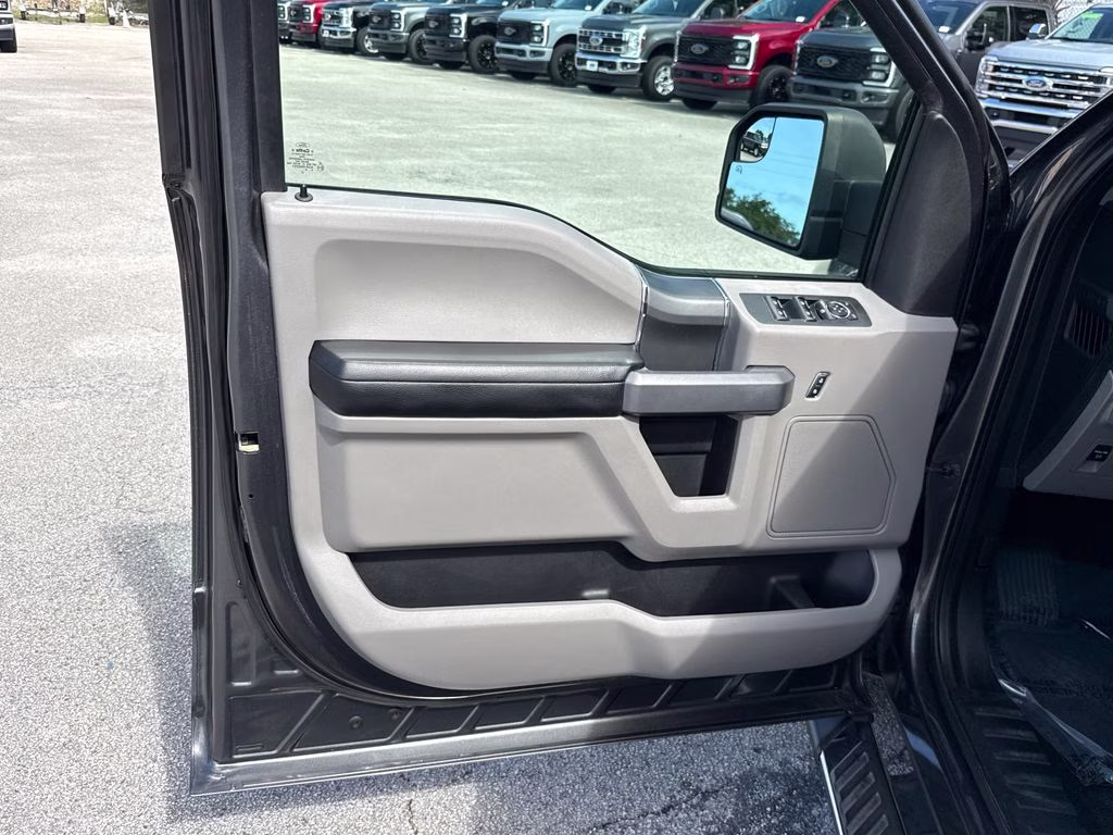 2016 Magnetic Metallic Ford F-150 XLT RWD Truck