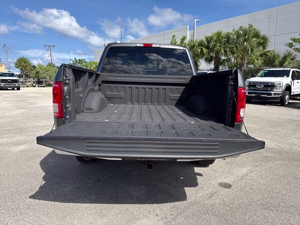 2016 Magnetic Metallic Ford F-150 XLT RWD Truck