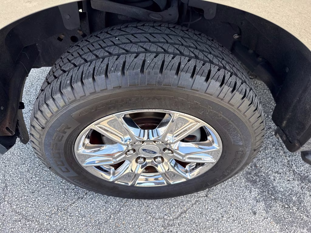 2016 Magnetic Metallic Ford F-150 XLT RWD Truck