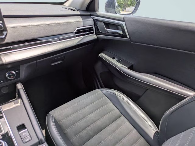 2024 Blue Mitsubishi Outlander SE FWD SUV