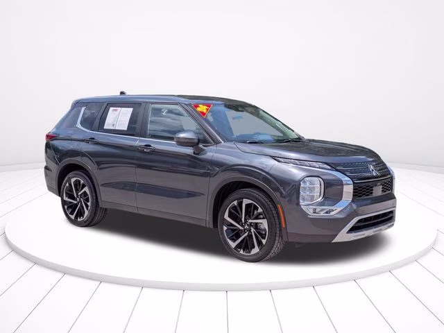 2024 Blue Mitsubishi Outlander SE FWD SUV