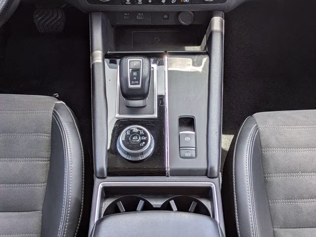 2024 Blue Mitsubishi Outlander SE FWD SUV