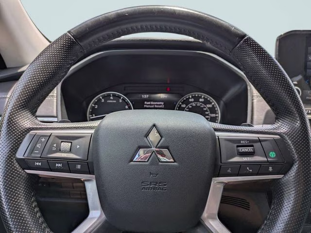2024 Blue Mitsubishi Outlander SE FWD SUV