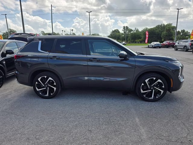 2024 Blue Mitsubishi Outlander SE FWD SUV