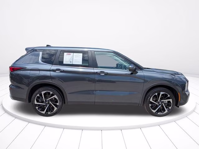 2024 Blue Mitsubishi Outlander SE FWD SUV