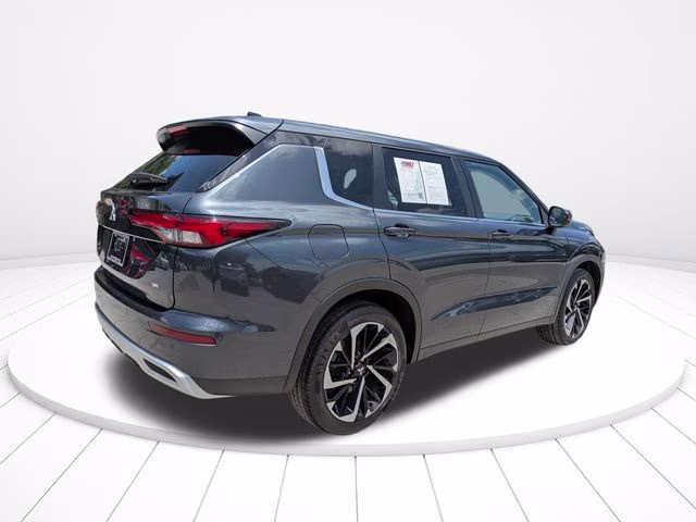 2024 Blue Mitsubishi Outlander SE FWD SUV