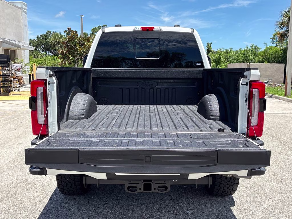 2025 White Metallic Ford Super Duty F-250 SRW Platinum 4X4 Truck