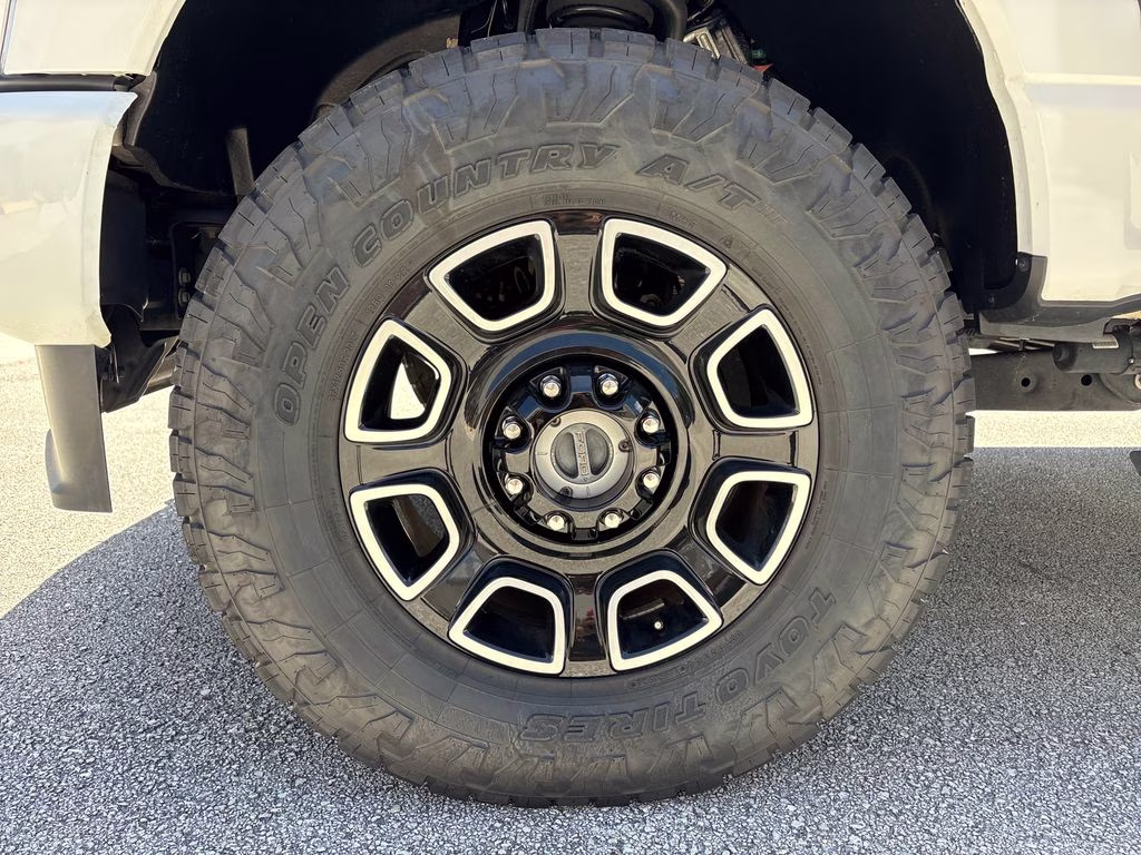 2025 White Metallic Ford Super Duty F-250 SRW Platinum 4X4 Truck