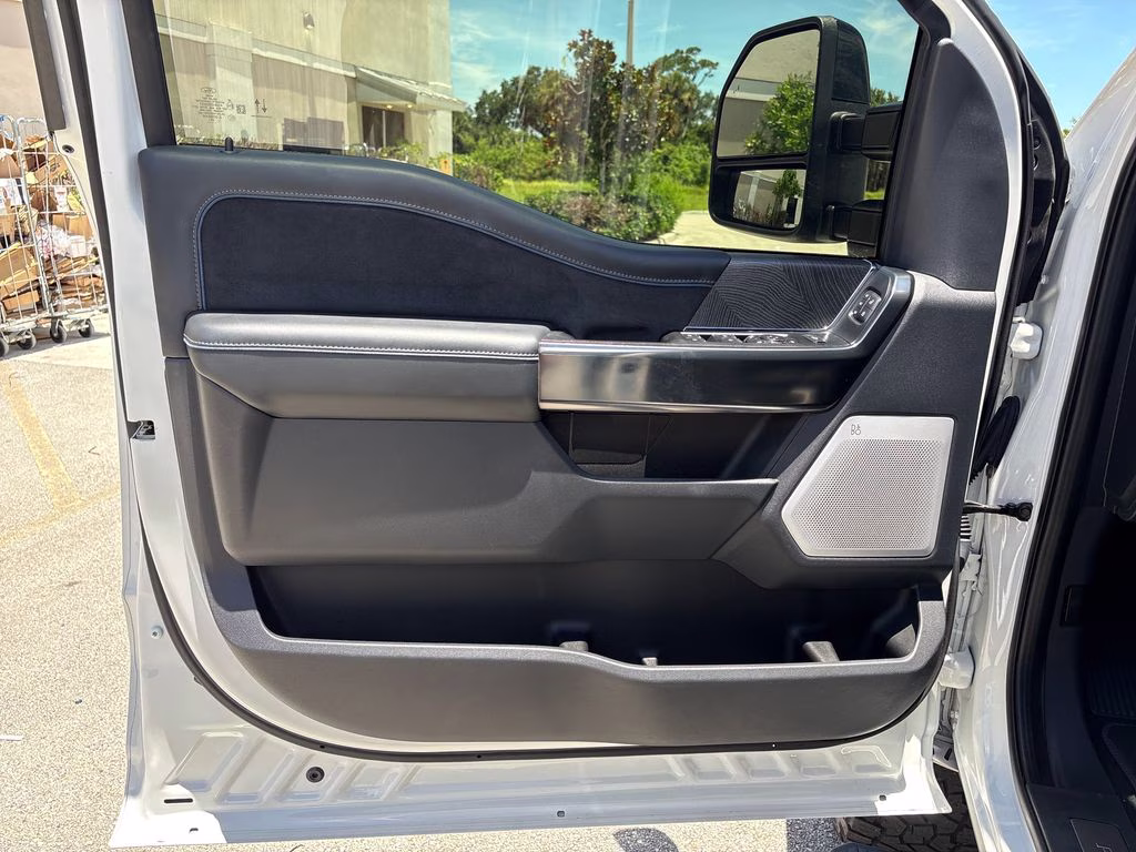 2025 White Metallic Ford Super Duty F-250 SRW Platinum 4X4 Truck