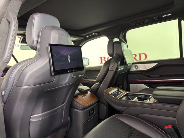 2025 White Metallic Lincoln Navigator Black Label 4X4 SUV