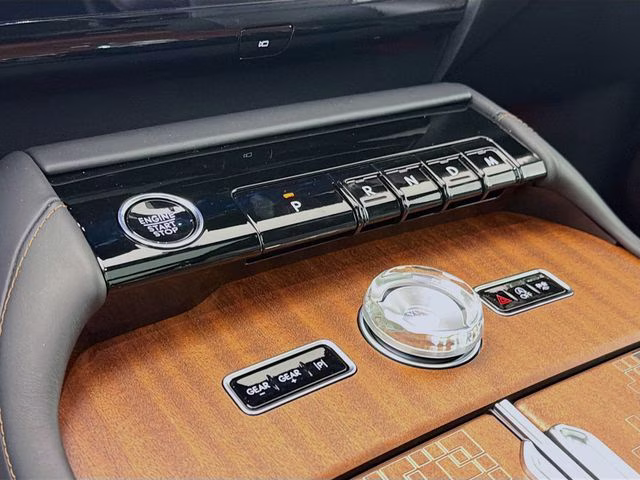2025 Pristine White Metallic Tri-Coat Lincoln Navigator Black Label 4X4 SUV