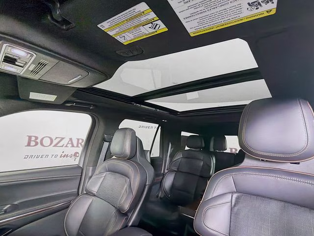2025 Pristine White Metallic Tri-Coat Lincoln Navigator Black Label 4X4 SUV