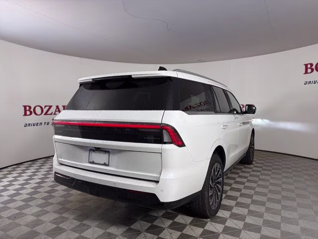 2025 White Metallic Lincoln Navigator Black Label 4X4 SUV