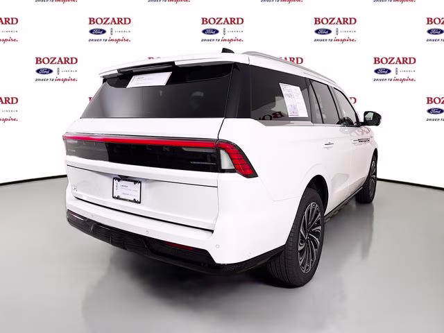 2025 Pristine White Metallic Tri-Coat Lincoln Navigator Black Label 4X4 SUV