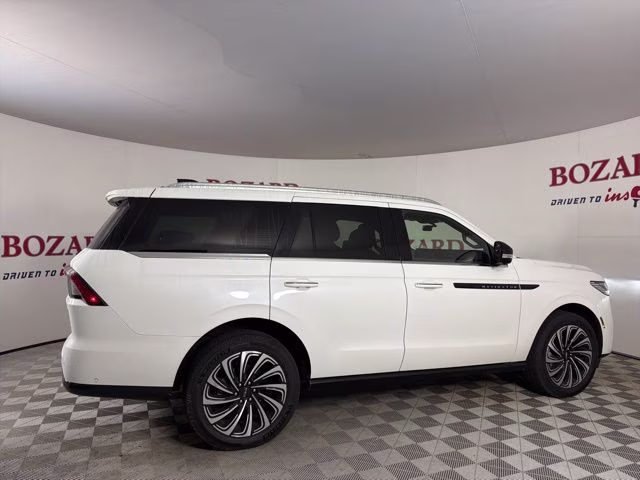 2025 White Metallic Lincoln Navigator Black Label 4X4 SUV