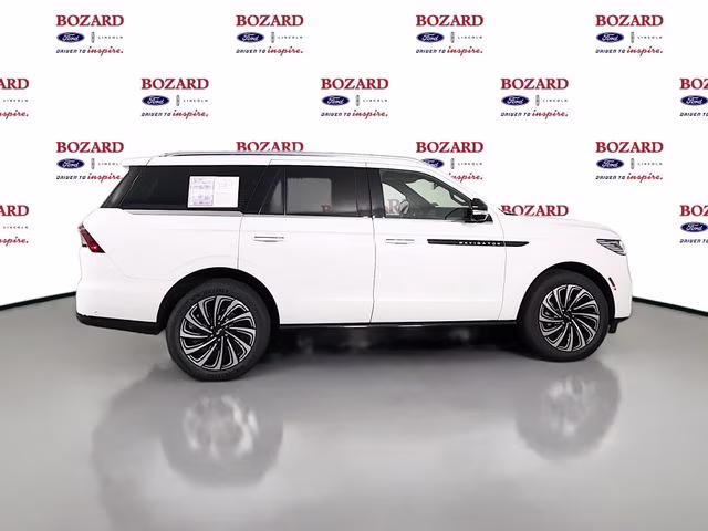 2025 Pristine White Metallic Tri-Coat Lincoln Navigator Black Label 4X4 SUV