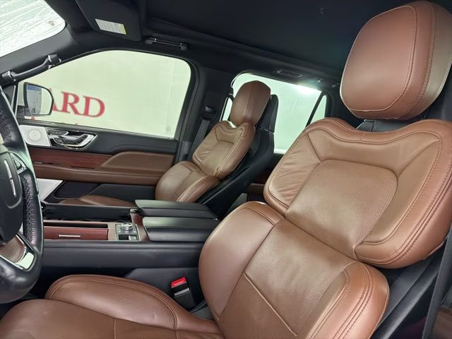 2023 White Metallic Lincoln Navigator L Reserve 4X4 SUV