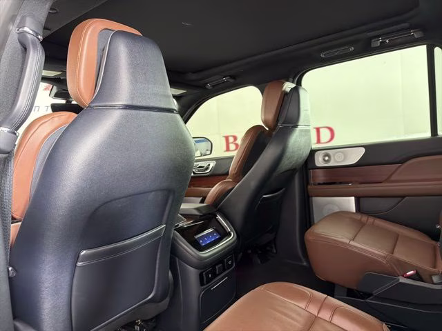 2023 White Metallic Lincoln Navigator L Reserve 4X4 SUV