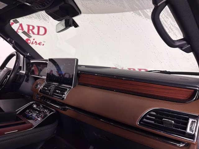 2023 White Metallic Lincoln Navigator L Reserve 4X4 SUV