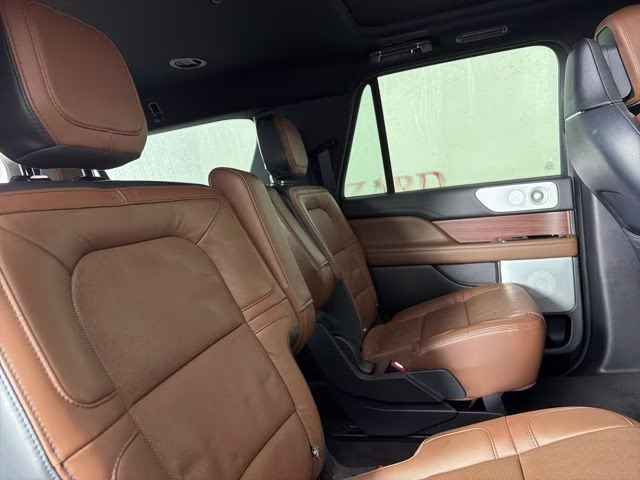 2023 White Metallic Lincoln Navigator L Reserve 4X4 SUV