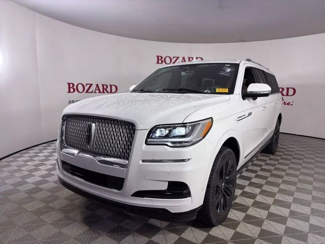 2023 White Metallic Lincoln Navigator L Reserve 4X4 SUV