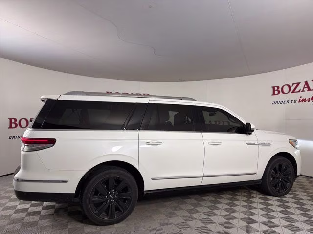 2023 White Metallic Lincoln Navigator L Reserve 4X4 SUV