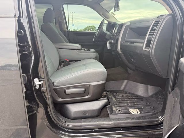 2017 Brilliant Black Crystal Pearlcoat Ram 1500 Express 4X4 Truck