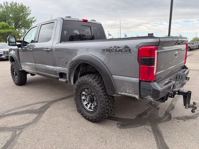 2024 Carbonized Gray Metallic Ford Super Duty F-250 SRW Lariat 4X4 Truck