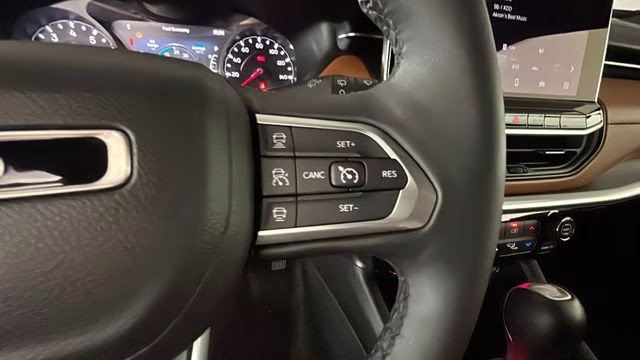 2024 Diamond Black Crystal Pearlcoat Jeep Compass Limited 4X4 SUV