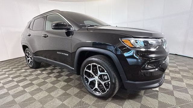 2024 Diamond Black Crystal Pearlcoat Jeep Compass Limited 4X4 SUV