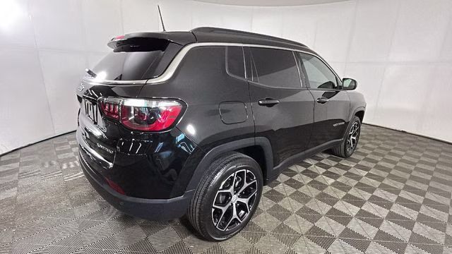 2024 Diamond Black Crystal Pearlcoat Jeep Compass Limited 4X4 SUV