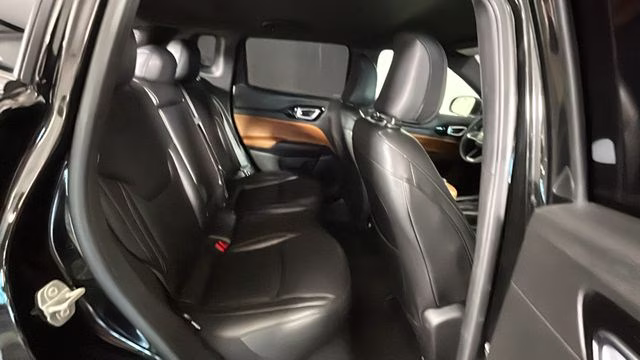 2024 Diamond Black Crystal Pearlcoat Jeep Compass Limited 4X4 SUV