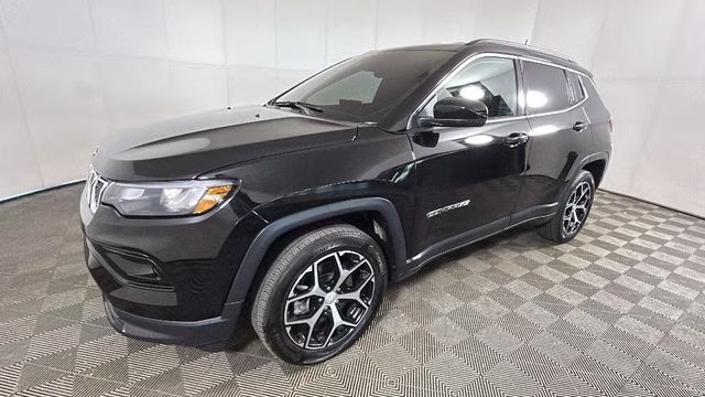 2024 Diamond Black Crystal Pearlcoat Jeep Compass Limited 4X4 SUV