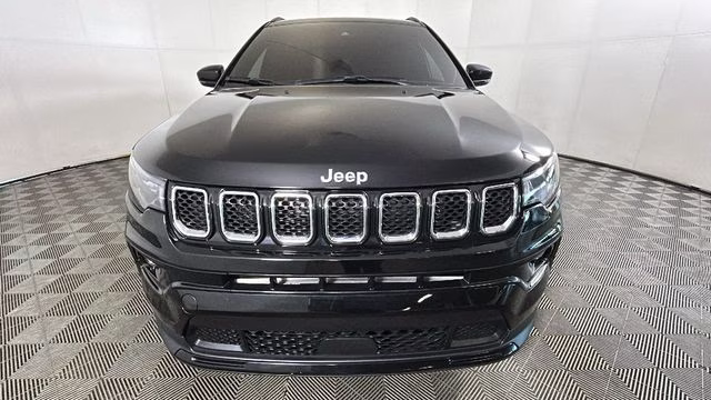 2024 Diamond Black Crystal Pearlcoat Jeep Compass Limited 4X4 SUV